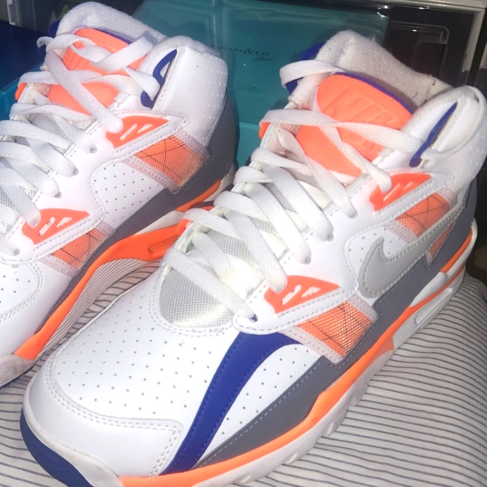 Nike Mens White and Orange Sneakers “NO BOX”